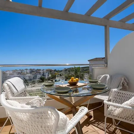 Newly Renovated Apt W Amazing Panoramic Sea Views! Apartment *